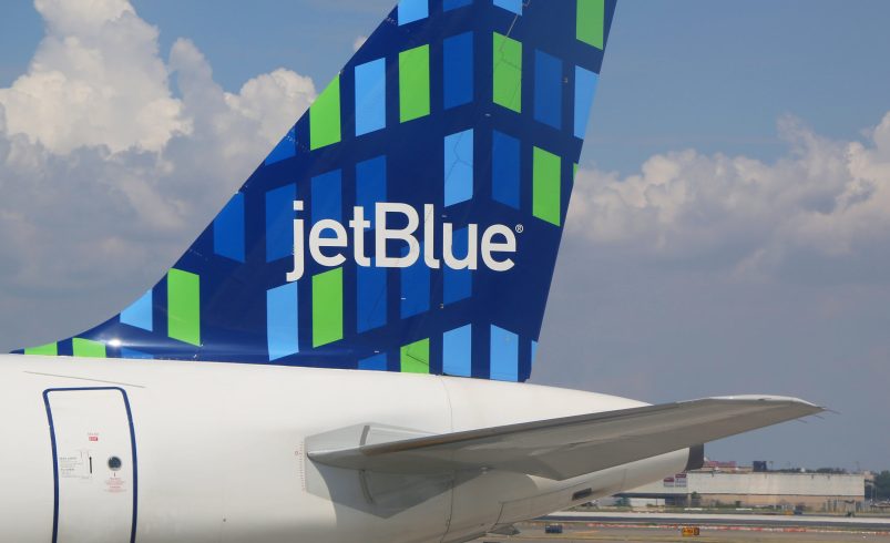 JetBlue stock price: golden cross pattern nears ahead of earnings