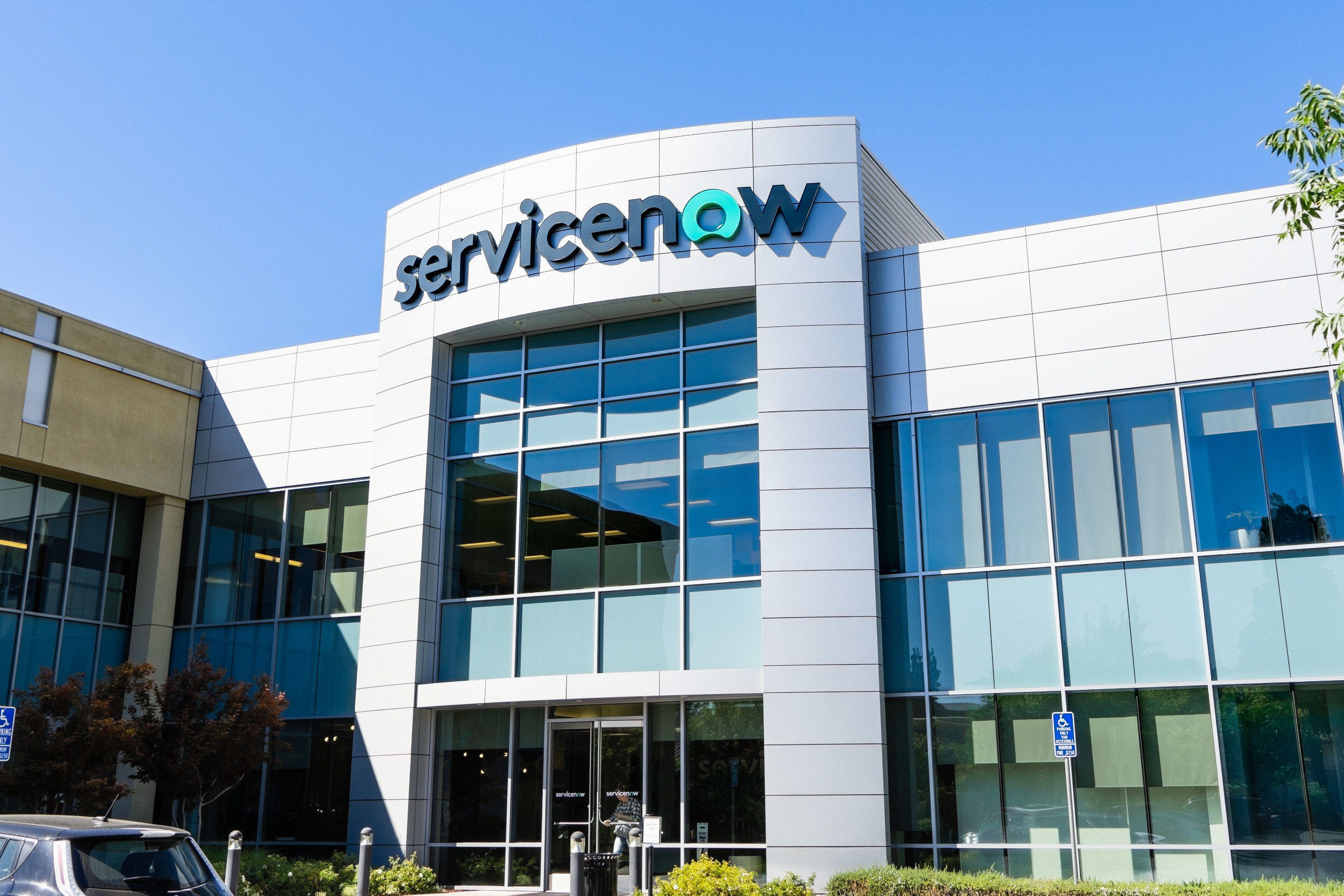 Here’s why the ServiceNow stock price is tanking