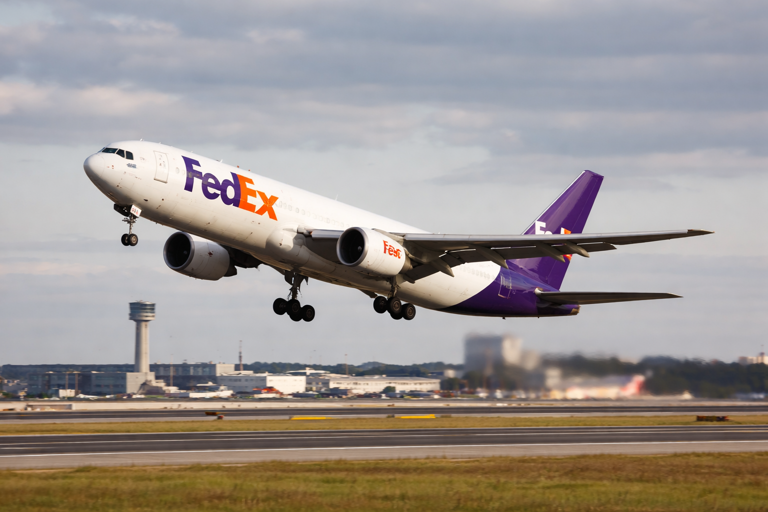 FedEx stock price analysis ahead of earnings: buy or sell?