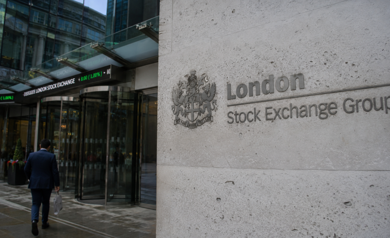 Here’s why BAE Systems, St. James Place, and IAG shares are rising as FTSE 100 stalls